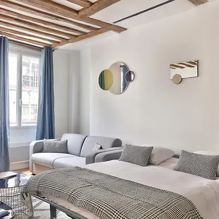 96 - Urban Musee Du Louvre Paříž